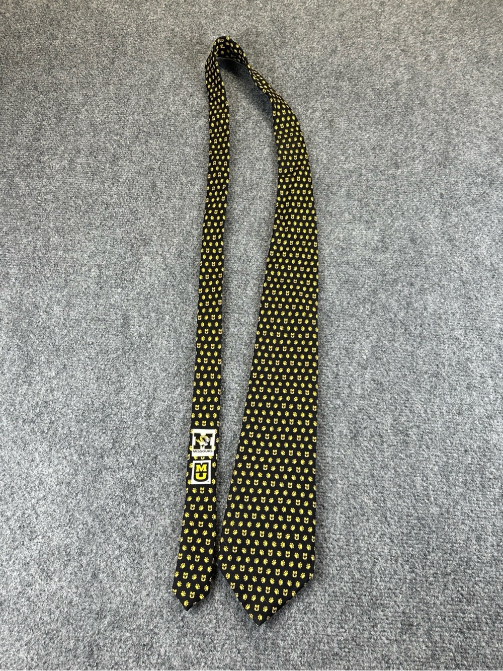 Vineyard Vines Black Gold university of Missouri Mizzou Tigers 100% silk